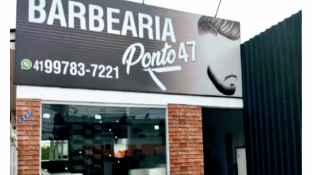Fachada da Barbearia Ponto 47, no Capão Raso, Curitiba