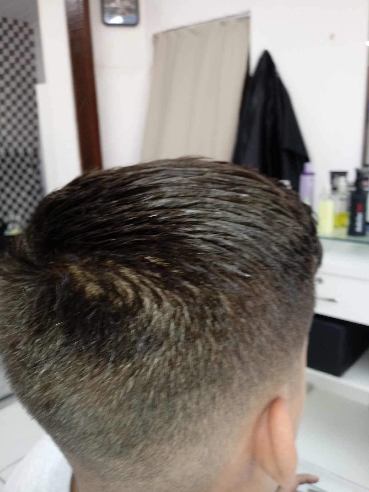 Acabamento do corte de cabelo na Barbearia Ponto 47